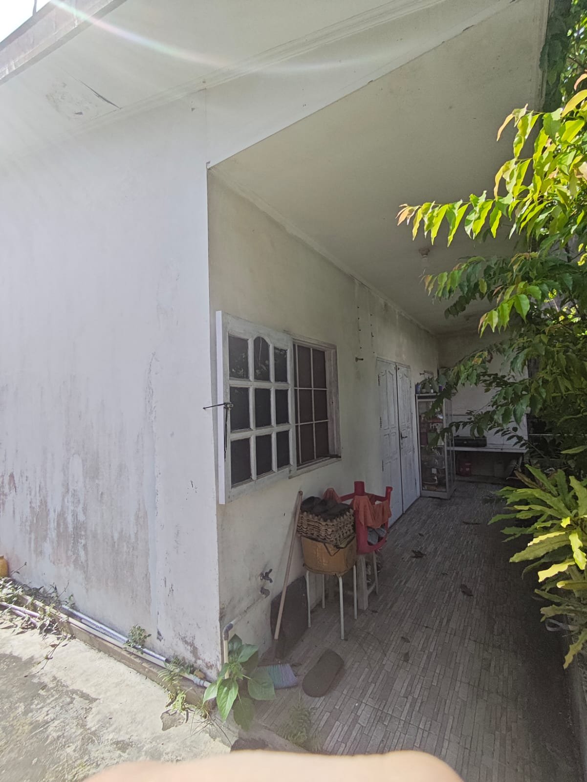 [Teras Samping Rumah]